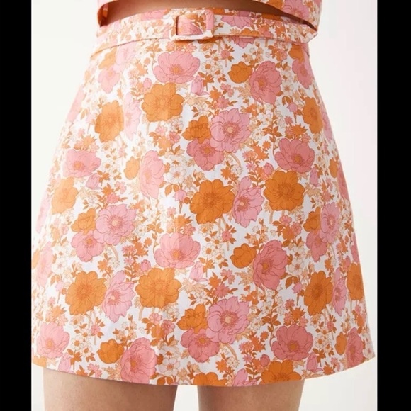 NWOT Floral A-Line Mini Skirt – Size 4 (US) - Picture 3 of 6